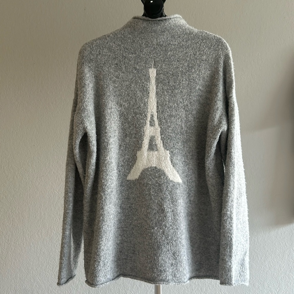 Sweater by Cupcakes and Cashmere. Size XL.